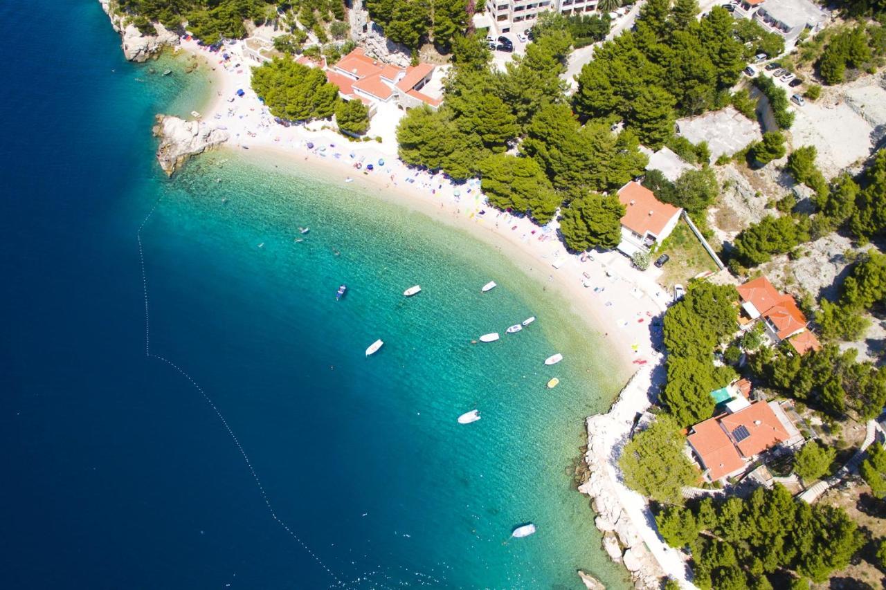Apartments By The Sea Brela, Makarska - 11821 المظهر الخارجي الصورة