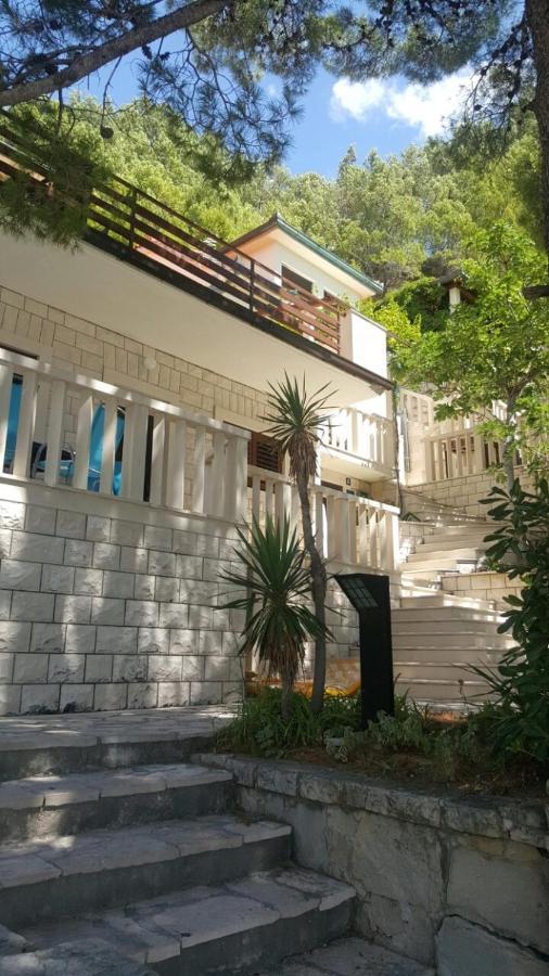 Apartments By The Sea Brela, Makarska - 11821 المظهر الخارجي الصورة