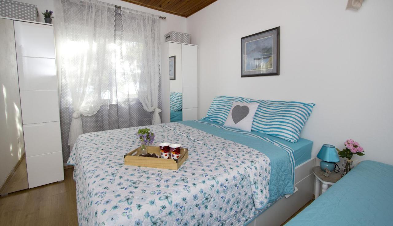 Apartments By The Sea Brela, Makarska - 11821 المظهر الخارجي الصورة