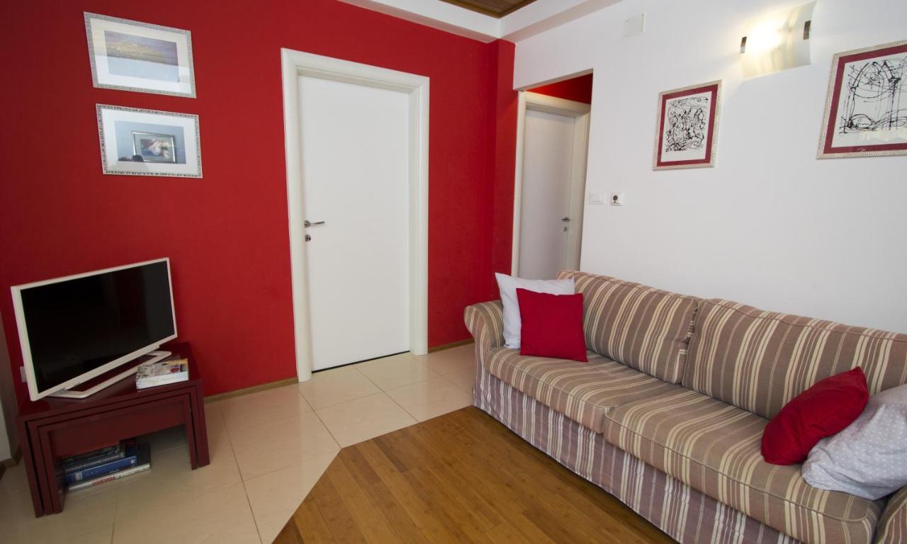 Apartments By The Sea Brela, Makarska - 11821 المظهر الخارجي الصورة