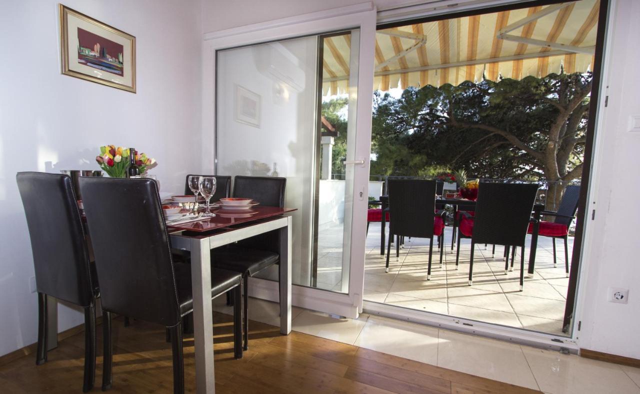Apartments By The Sea Brela, Makarska - 11821 المظهر الخارجي الصورة