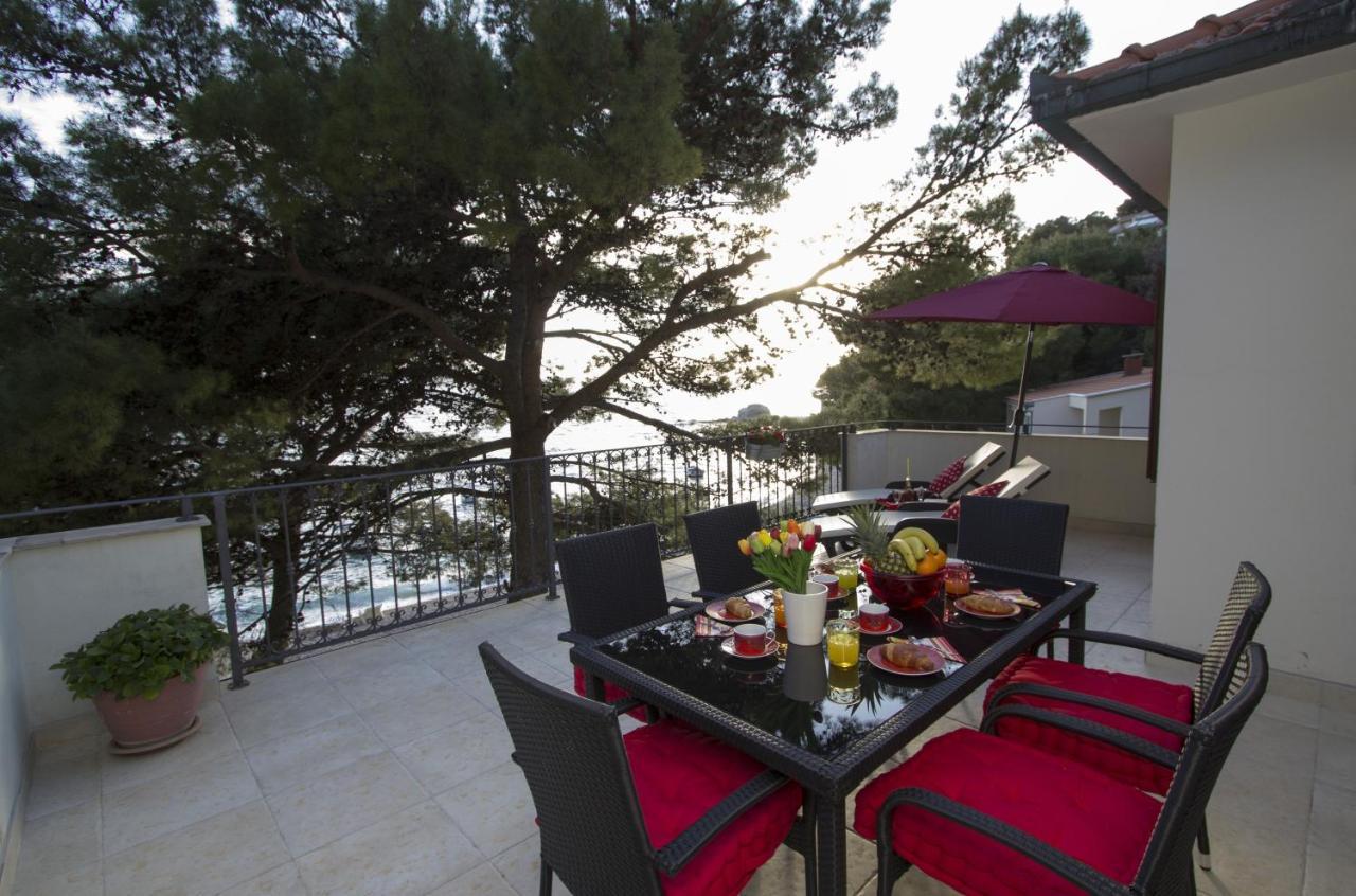 Apartments By The Sea Brela, Makarska - 11821 المظهر الخارجي الصورة