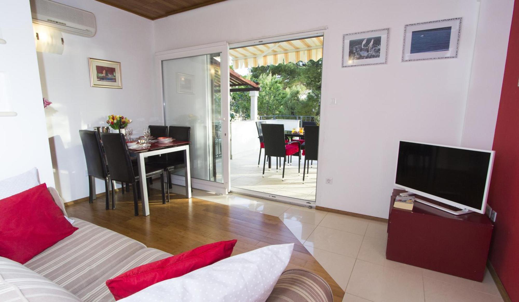 Apartments By The Sea Brela, Makarska - 11821 الغرفة الصورة